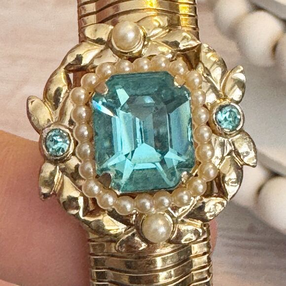 Vintage Pegasus Coro MCM Gold Omega Stretch Bracelet with Aquamarine Blue Stones - Picture 7 of 8